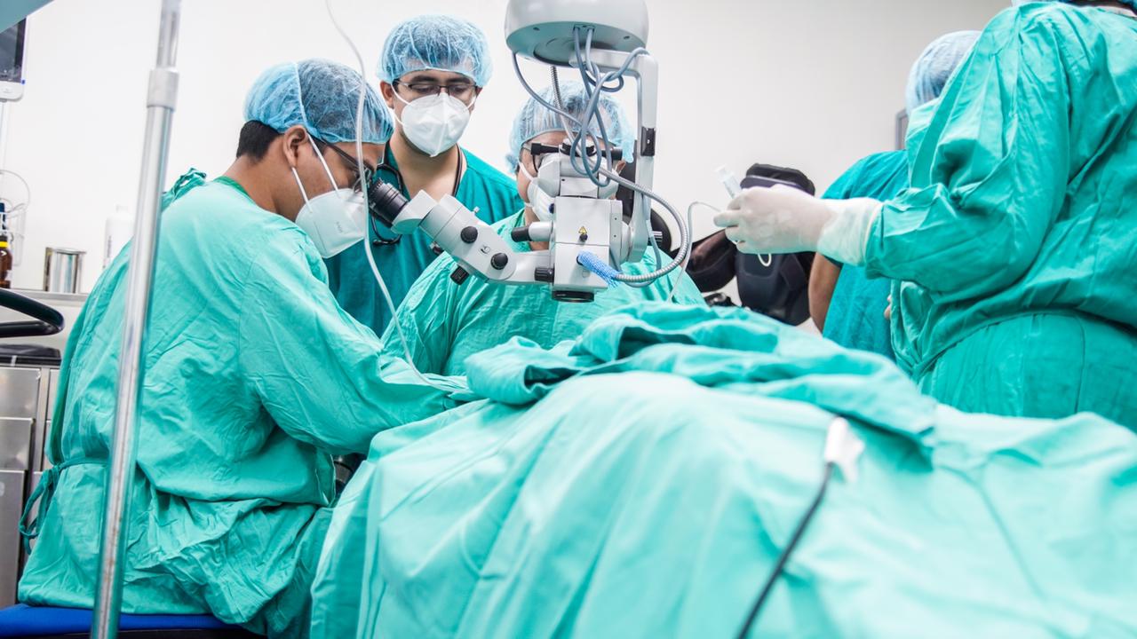 Salud ejecuta jornada de cirugías oftalmológicas, en Hospital Zacamil, para reducir mora quirúrgica salud-ejecuta-jornada-de-cirugias-oftalmologicas-en-hospital-zacamil-para-reducir-mora-quirurgica
